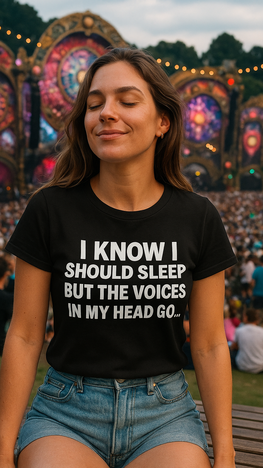 I Know I Should Sleep – Festival Dames T-shirt met Nachtelijke Chaos - PrintnPaws